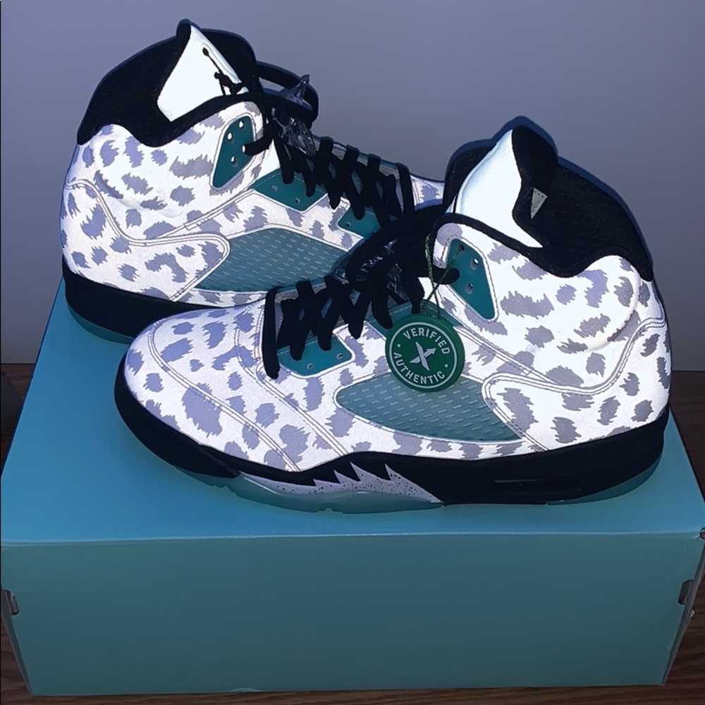 Jordan 5 island green SIZE 9 reflective